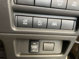 各種安全装置のスイッチが、運転席右側に配置されております。