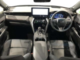 高いホールド性で運転姿勢が安定します。長距離ドライブでも疲れにくいのが魅力です。快適なドライビングライフをお送りください♪