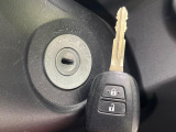 【キーレス】少し離れた場所からでもボタン一つでドアの開錠・施錠ができるのでとっても便利!ドアの鍵穴周りに傷をつけることもありません♪