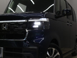 【LEDヘッドライト】悪天候や夜間走行時も良好な視界を確保し安心して運転できる高輝度LEDヘッドライトを装備!点灯速度が早く、消費電力も抑えられています!!