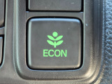 ワンタッチで省燃費走行をサポートするECONスイッチを装備。