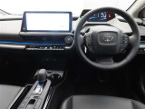 ぜひ展示車の運転席に座ってみてください。