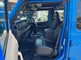 助手席も落ち着いて乗車いただけます。