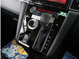 『1台』のお車に対して、3名体制で日々議論を重ね仕入れを行っております。