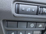 各種安全装置のスイッチが、運転席右側に配置されております。