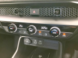 【左右独立型フルオートエアコン】運転席と助手席でそれぞれお好みの温度に設定可能。同乗者にも配慮した、快適な空調をお届け致します。