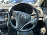 ハンドルは軽やかに回り、気持ちよく運転が出来ます。