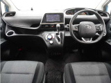 ◆インテリアパネル◆視界広々で非常に運転しやすくロングドライブでも疲れを感じさせないすっきりとまとまったインパネ周りです。