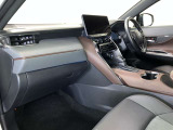 前方の見通しが良いすっきりした視界、誰でも扱いやすく運転できます。疲れにくく安心ドライブを更に快適なものにします!