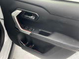 【パワーウインドウ】運転席のスイッチで、各席の窓ガラスの開閉ができます!あると便利ですよね!