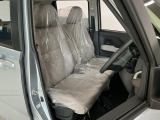 【運転席・助手席】内装ルームクリーニング済みです。しっかり綺麗にしていますので、是非、お確かめください。車に自信があるからこそ、是非一度ご来店頂き内外装も見てもらえると幸いです。