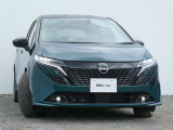 アダプティブLEDヘッドライト。フロントカメラで前方の状況を検知し対向車や先行車に眩しい思いをさせることなく必要なところだけを遠くまで照射します。