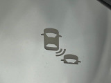 【ブラインドスポットインフォメーション】走行中、ドアミラーの死角になりやすい箇所に後続車が接近するとサイドミラー付近に警告を表示、ドライバーに注意喚起をしてくれます。