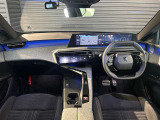 スッキリとまとめられた運転席周りで、運転を楽しくさせる内装です。まさにcockpitです!