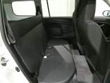 気になる汚れは「まるまるクリン」で解消! 当社の中古車はシートを外して隅々までキレイにクリーニングしてあります。