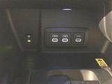 充電用USB端子付き。