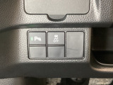 ハンドルの左下にHondaセンシング用の、VSA(ABS+TCS+横滑り抑制)解除スイッチなどがついています。