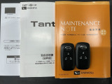 スマートキーは鍵をバッグに入れたままでもドアロックの開閉やエンジンのON・OFFができます。夜間や雨の日も鍵を探さなくて良いので便利です。