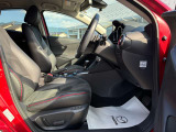 しっかりフィットし、骨盤が立つような姿勢で運転することで、運転中の疲労軽減に効くシートです