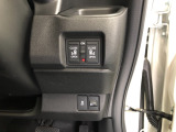 【両側電動スライドドア】リモコンや運転席のスイッチ操作のほか、ドアハンドルを少し引くだけでリアドアが自動開閉します♪