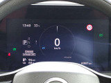 【メーターパネル】素早く車の情報が読み取れる、視認性に優れたシンプルなデザインのメーターパネルです。