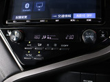 ★使いやすさや安全性を追求したステアリング周り!高級車ゆえにスイッチ類が多いのも特徴ですね!考え尽くされた配置ですぐに使いこなす事が出来ますのでご安心下さい!是非、体感してみて下さい!!