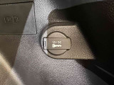 トランクにはシガーソケットの12Vが装備されています。