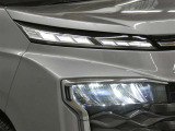 LEDヘッドライトです。デザイン性がよくとても明るいので、夜間の走行や悪天候でも安心です。しかも長寿命!