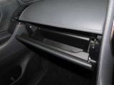 【グローブボックス】十分な収納スペースです。小物入れに最適♪