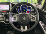 【純正革巻きステアリング】上質な革を使用することで、手にしっかり馴染みとても運転しやすいハンドルです♪
