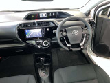 運転席周りのレイアウトをご覧ください。ナビゲーションが綺麗に装着されすっきり収まってますね!