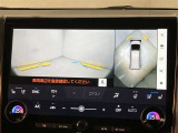 パノラミックビューモニター(シースルービュー機能つき)愛車を上から眺めた映像をナビ画面に表示いたします。メーカーオプション品につき後付けできません。
