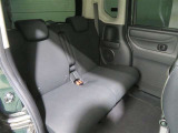 燃料タンクを運転席の下に配置する構造により、ゆとりある後部スペースを確保しています。