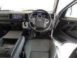 視界良好、操作しやすい運転席です。