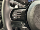 ステアリングにオーディオ操作スイッチが付いています。オーディオ画面に直接タッチしなくても操作が出来ますので、運転に集中できます。