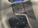 【ステアリングスイッチ】運転中に視線を前に向けたまま操作できます。