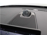 【Bowers&Wilkins ハイフィデリティ・オーディオシステム】精密にチューニングされたHi-Fiスピーカーと、革新的なフレッシュエア・サブウーファーを搭載。臨場感あふれるサウンドを届けます。
