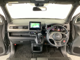 【前方視界】開放的な前方視界!運転がしやすく疲れにくいです♪窓が大きく、見通しがとっても良いおクルマですよ♪