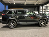 【ホイールアーチ】台形ホイールアーチはJeep伝統のデザインです。採用している理由は諸説ありますが、オフロードを走行する際にタイヤとボディが干渉しあわないよう配慮した作りにするためとなります。