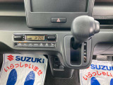 家庭用エアコン同様に温度設定するだけで室内温度を快適に保ってくれる フルオートエアコンを装備しています!