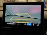 バックカメラ搭載です!車庫入れが苦手な人はもちろん、車両感覚に自信がある人にもお勧めです!見えない箇所が見えるようになるので、低い障害物や隠れてしまっている子供の存在等にも気付く事が出来ます。