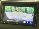 【バックカメラ】駐車時に後方がリアルタイム映像で確認できます。大型商業施設や立体駐車場での駐車時や、夜間のバック時に大活躍!運転スキルに関わらず、今や必須となった装備のひとつです!