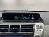 メーターが運転席から見やすいインパネ中央部に配置してるので走行中の視線移動が少なく快適です。