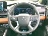 【純正革巻きステアリング】上質な革を使用することで、手にしっかり馴染みとても運転しやすいハンドルです♪