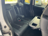 リアシートの画像です!中古車にも純正用品のお取付が可能です!社外の用品もお安くお取付いたします!持ち込みでの取付もご相談ください。