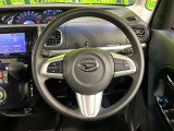 インテリアに合わせたデザインのステアリングは、運転される方のことも考え、運転しやすい形状、大きさです。是非一度、実際に触ってお確かめください。