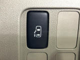 【パワースライドドア】スマートキーや運転席のスイッチでスライドドアの開閉が可能♪電動だから力を入れてドアを開ける必要が無く、小さいお子様でも、重い荷物を持っている時もラクに開け閉めできます♪
