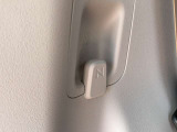 【トランク】トランク左側面にコンビニフックがございます。倒したくないお荷物もかければ安心♪