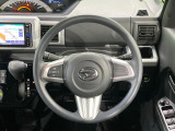 インテリアに合わせたデザインのステアリングは、運転される方のことも考え、運転しやすい形状、大きさです。是非一度、実際に触ってお確かめください。