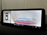 狭い場所での駐車やすれ違いなどでより的確な運転操作に役立つ360&deg;ビューモニターが装備されています。